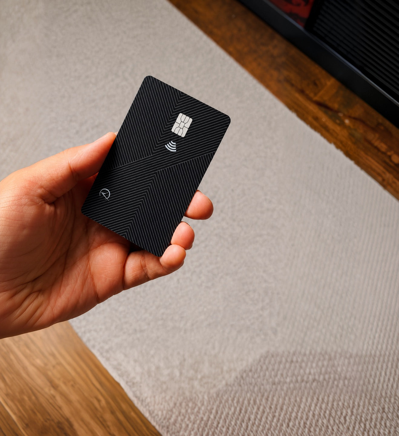Hand holding the patterned Vantamo tracker card